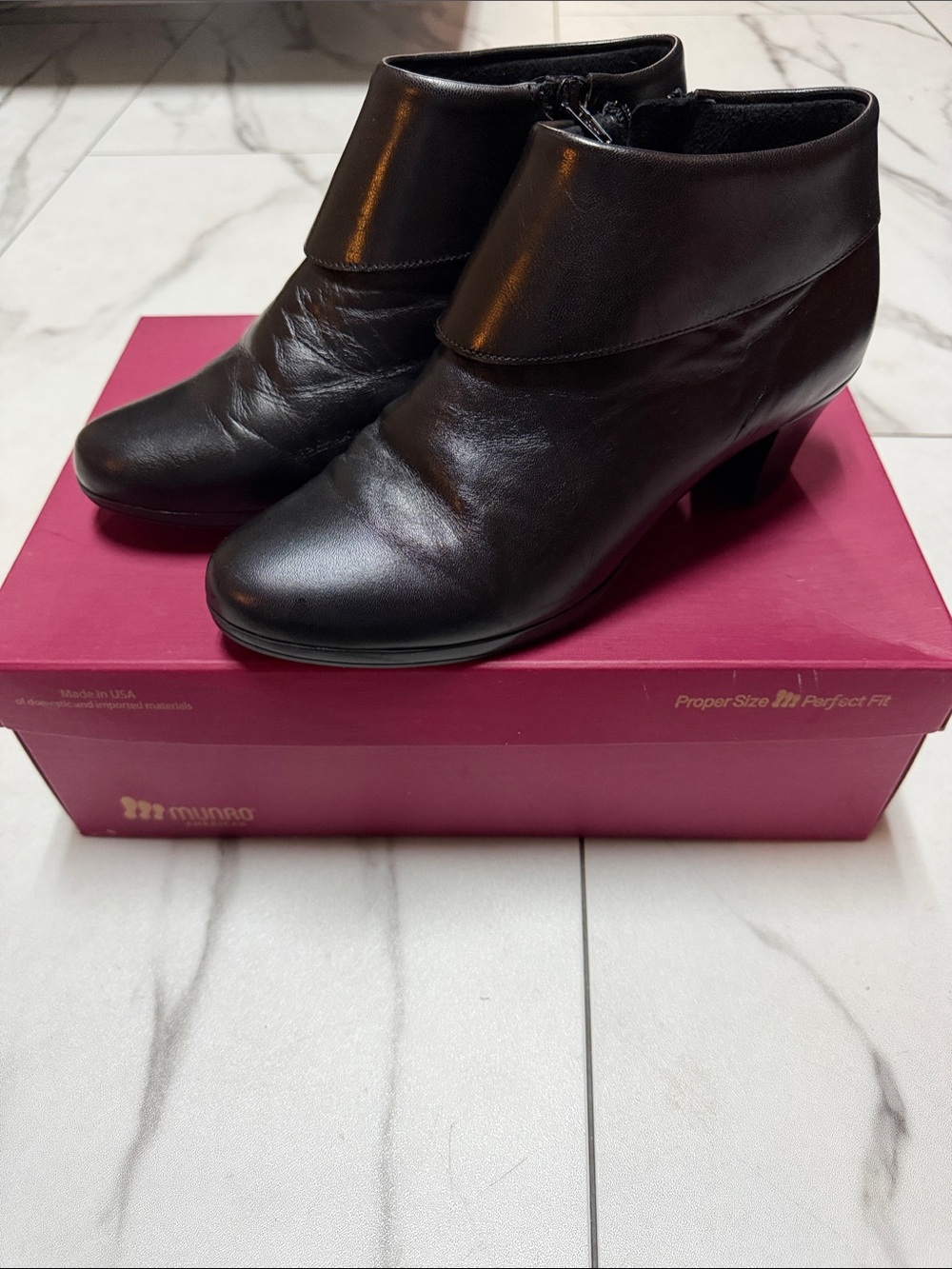 Munro Black Leather Fold-Over Ankle Boots 8 1/2 Wide